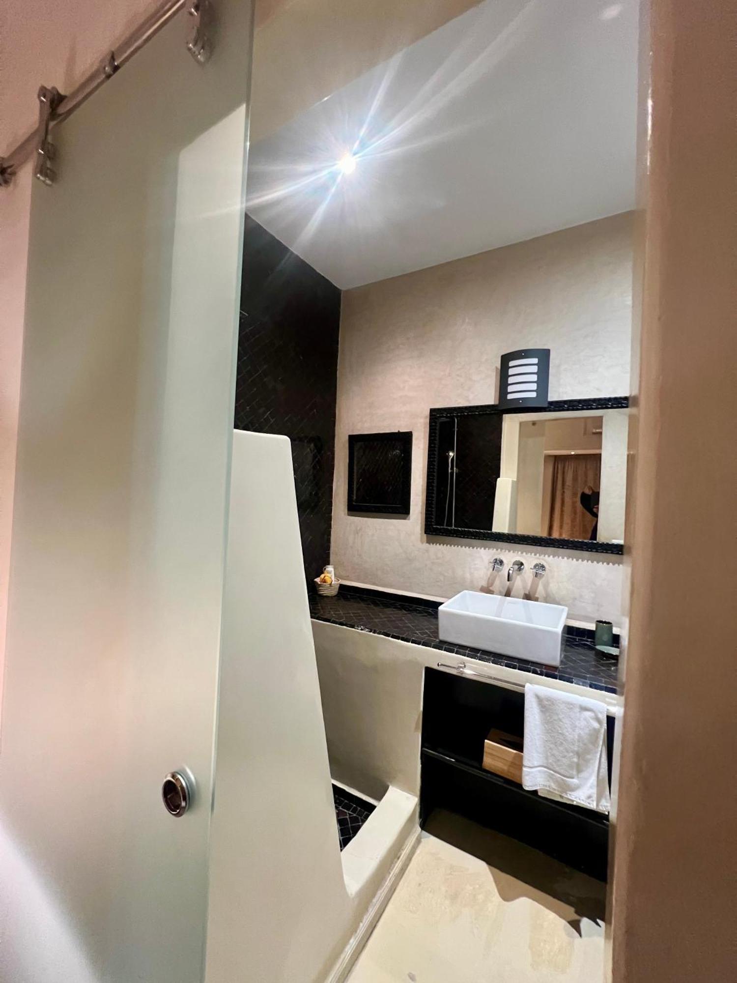 מרקש "Le 21", Exclusive Luxury Duplex 400M From Jemaa El Fna Place -Hammam-Jacuzzi-Koutoubia View-Roof Terrace -Speed Wifi מראה חיצוני תמונה